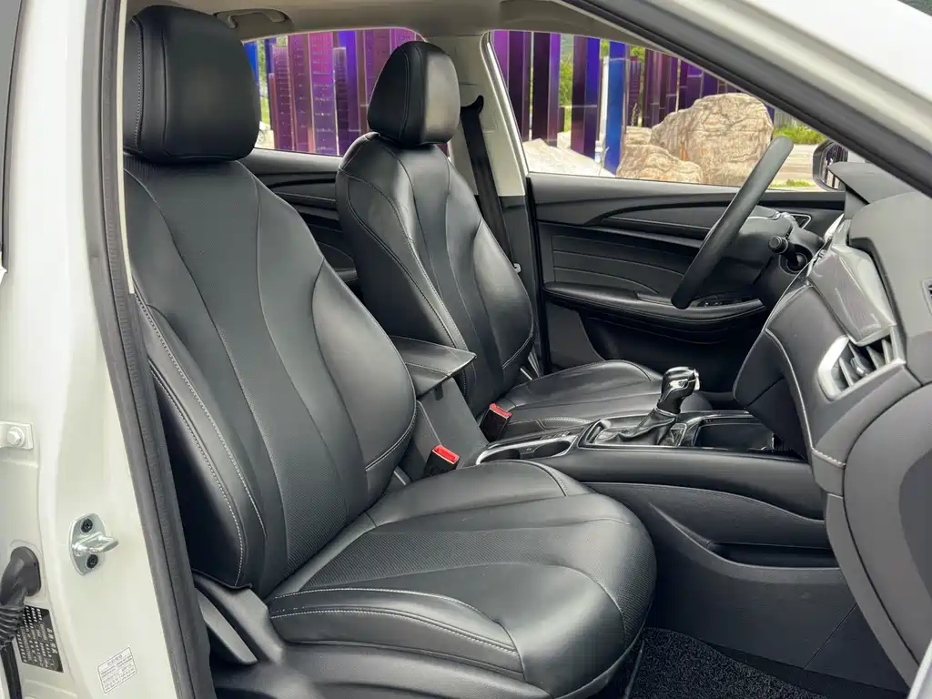 Roewe i5 2019 1.5L automatic 4G Internet Langham Edition купить на сайте DeffCars