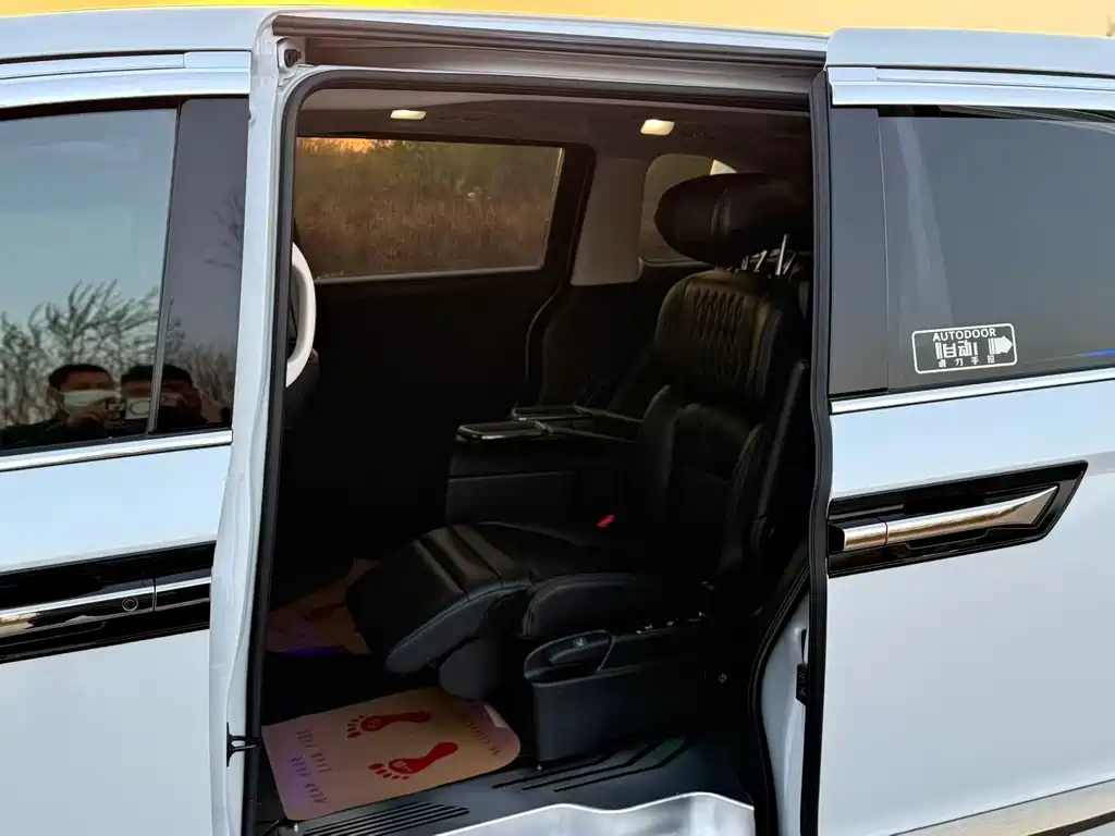 Alison 2024 2.0L e:HEV Deluxe Edition купить на сайте DeffCars