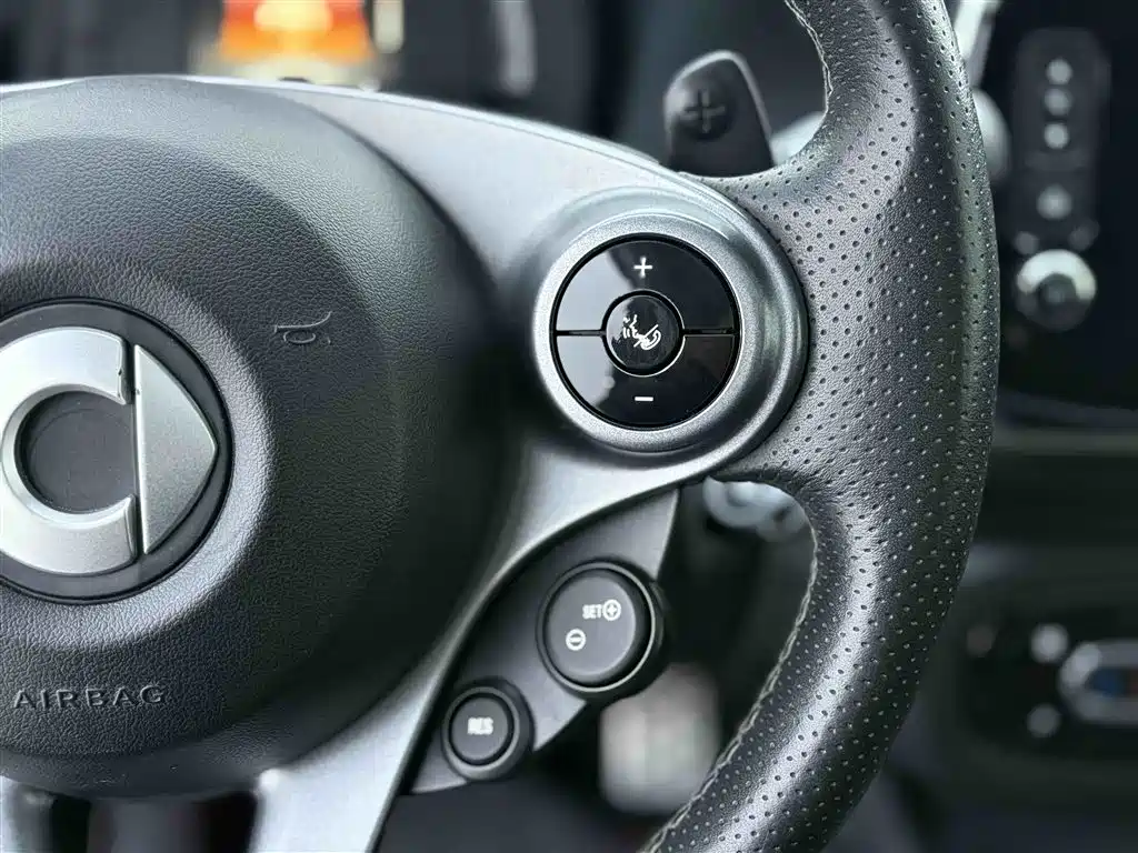 smart fortwo 2018 0.9T 66kW hard top version National V купить на сайте DeffCars