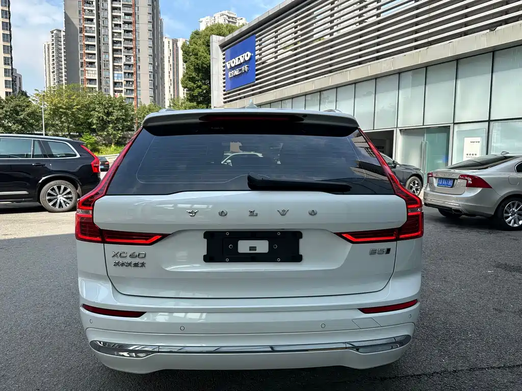 Volvo XC60 2024 B5 four-wheel drive Zhiyuan Deluxe Edition купить на сайте DeffCars