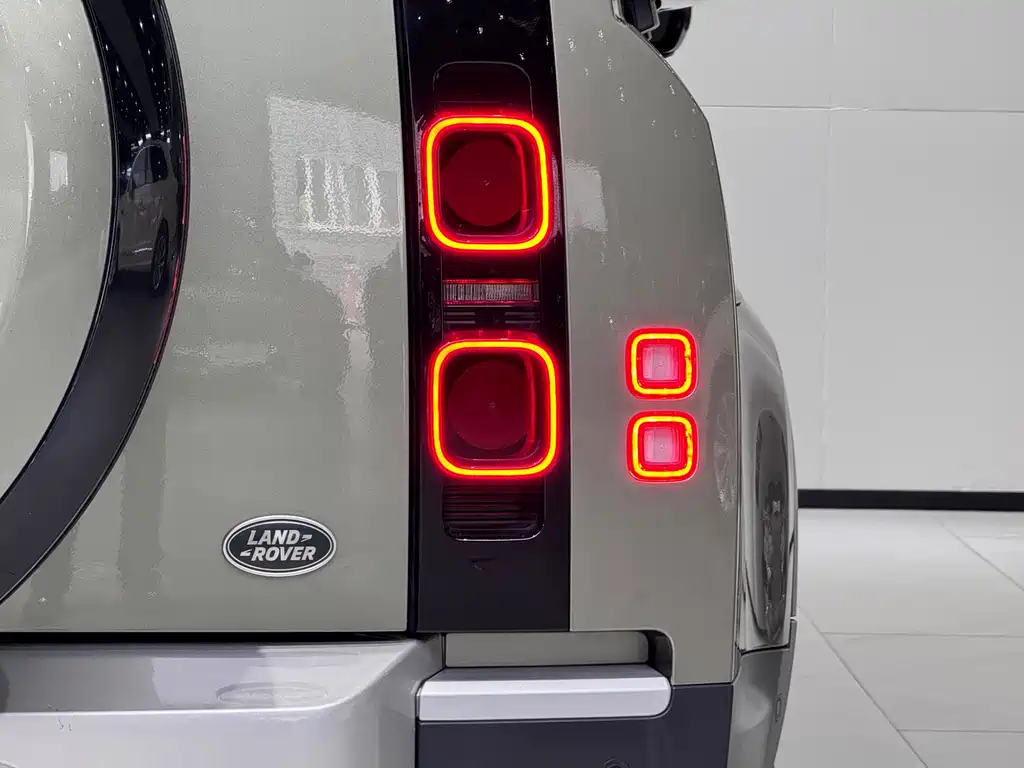 Land Rover Defender 2023 130 3.0T P400 HSE купить на сайте DeffCars