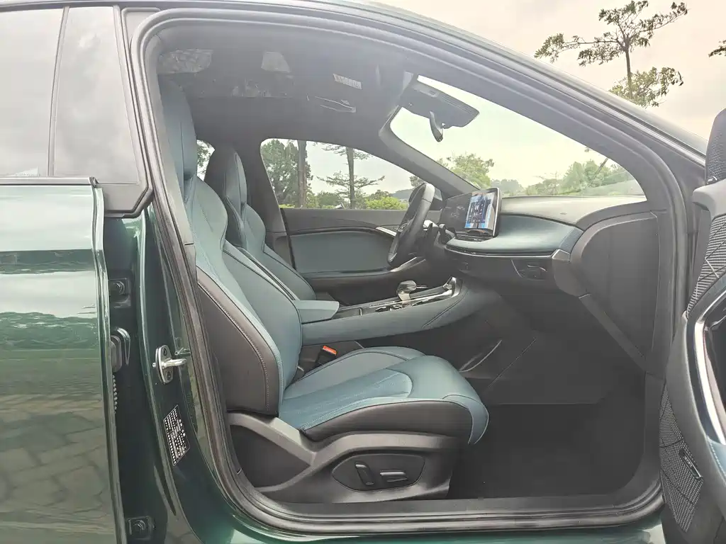 MG7 2023 2.0T Automatic Beauty Hunting Luxury Edition купить на сайте DeffCars