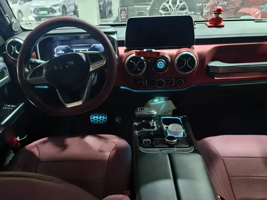 Beijing off-road BJ40 2023 2.0T automatic four-wheel drive city hunter version knight type купить на сайте DeffCars