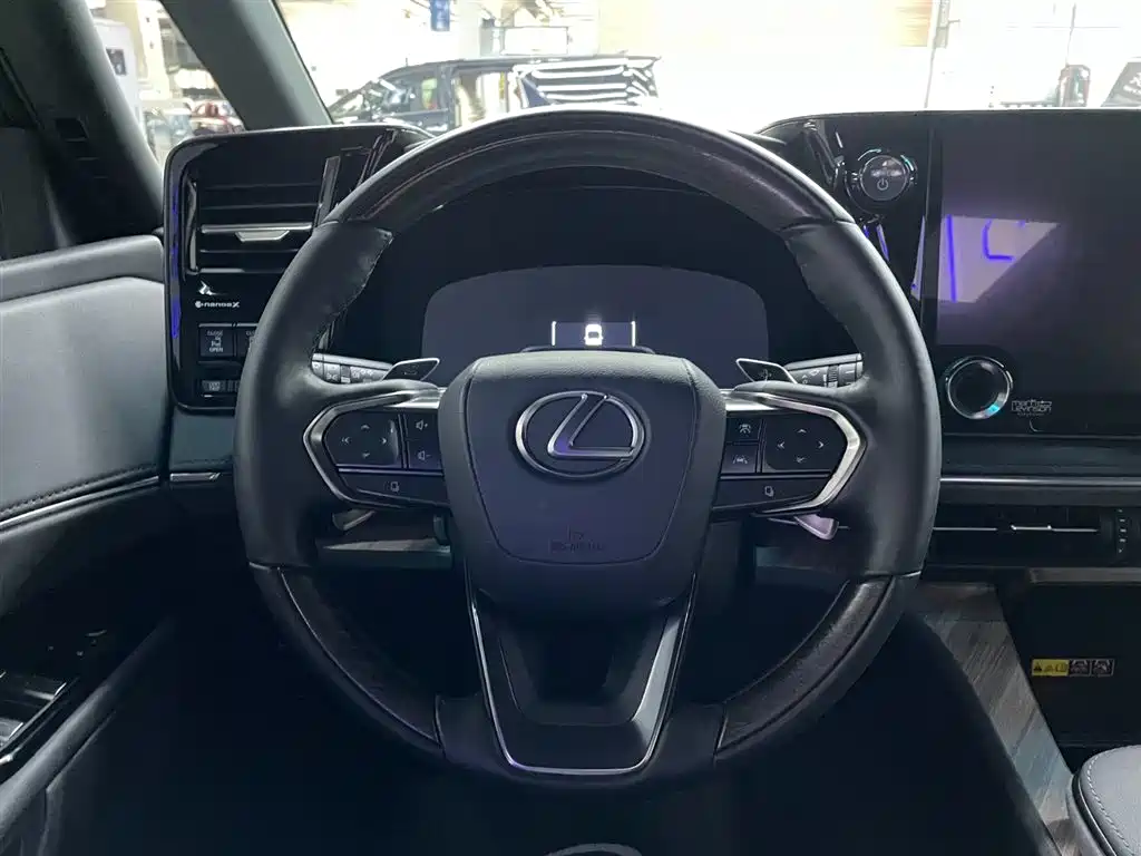 Lexus LM 2023 500h six-seater premium version купить на сайте DeffCars