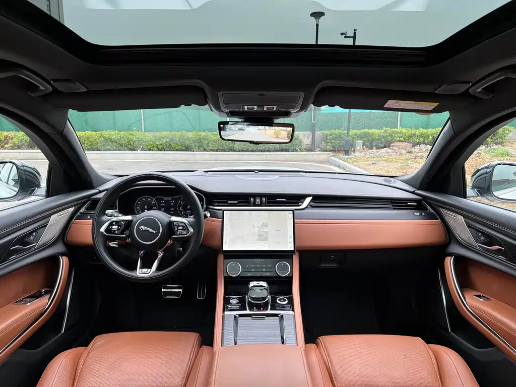 Jaguar XFL 2024 2.0T P300 four-wheel drive flagship sports gold version купить на сайте DeffCars