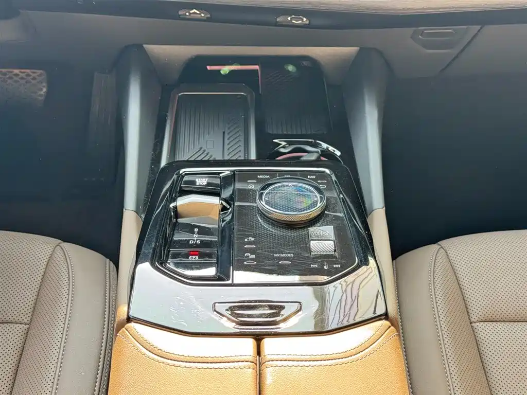 BMW 5 Series 2024 530Li Leading Luxury Package купить на сайте DeffCars