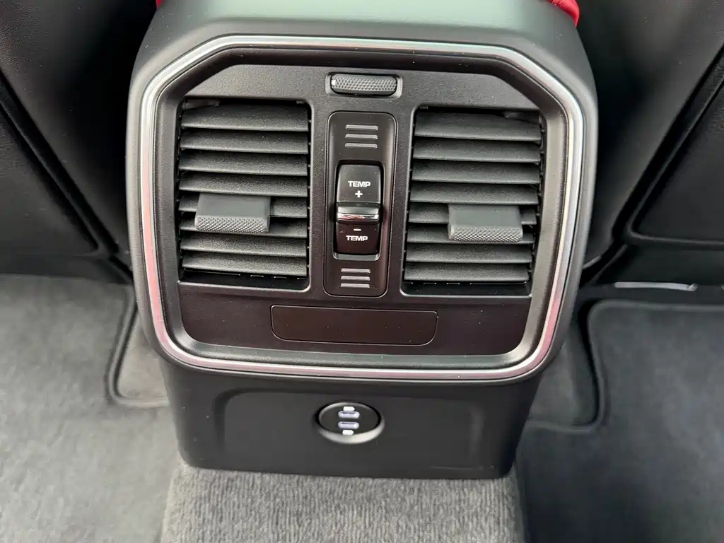 Macan 2026 Macan 2.0T Dream Edition купить на сайте DeffCars