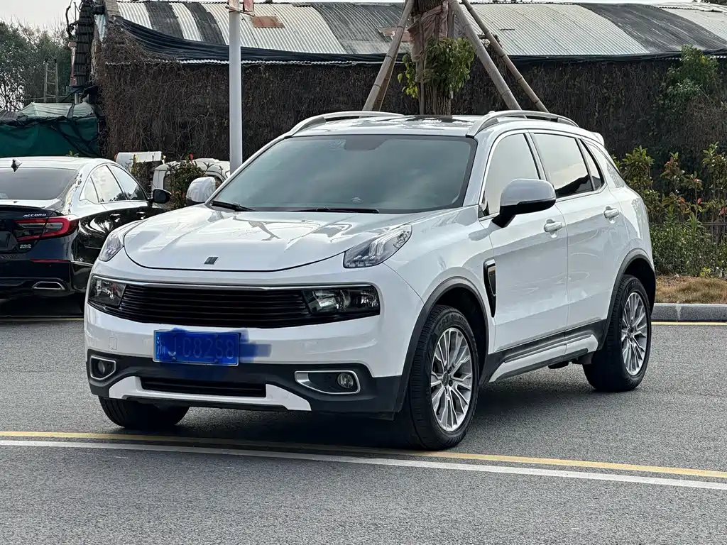 Lynk & Co 01 2017 2.0T two-wheel drive version купить на сайте DeffCars
