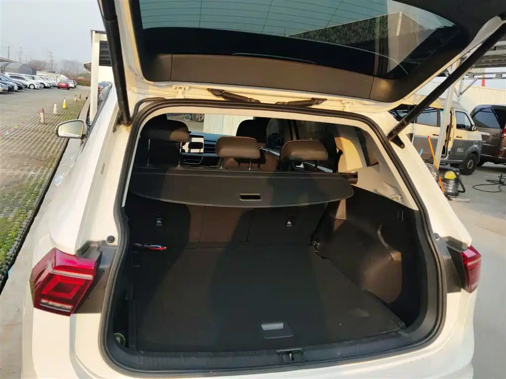 Tiguan L 2022 330TSI automatic two-wheel drive R-Line version купить на сайте DeffCars