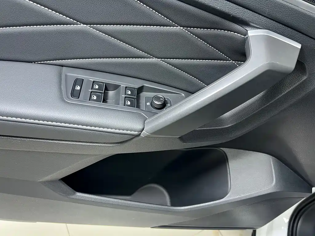 Tiguan L 2023 280TSI automatic two-wheel drive Chaochuang limited edition купить на сайте DeffCars