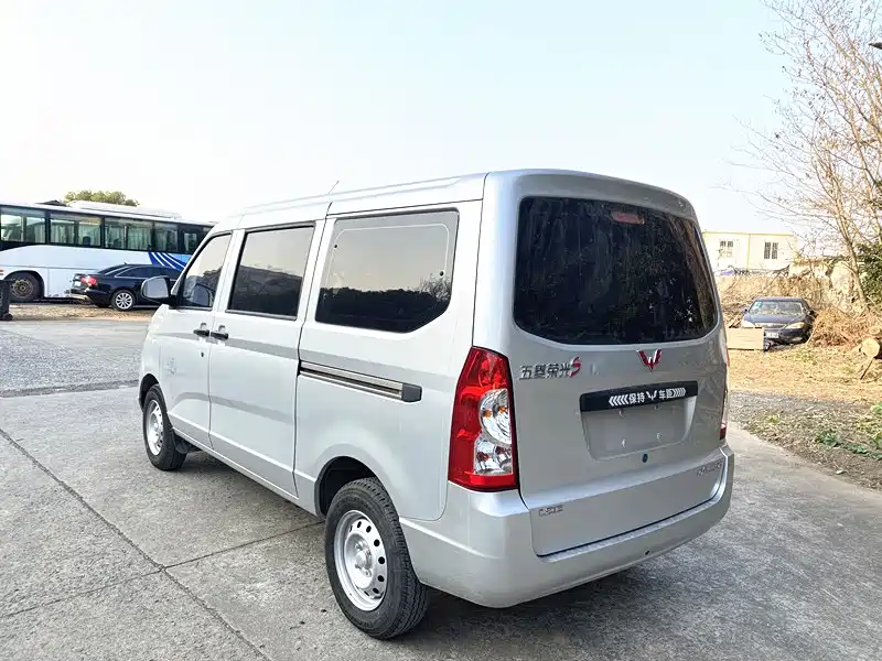 Wuling Rongguang S 2021 1.2L standard power-assisted version 7-seat LSI купить на сайте DeffCars