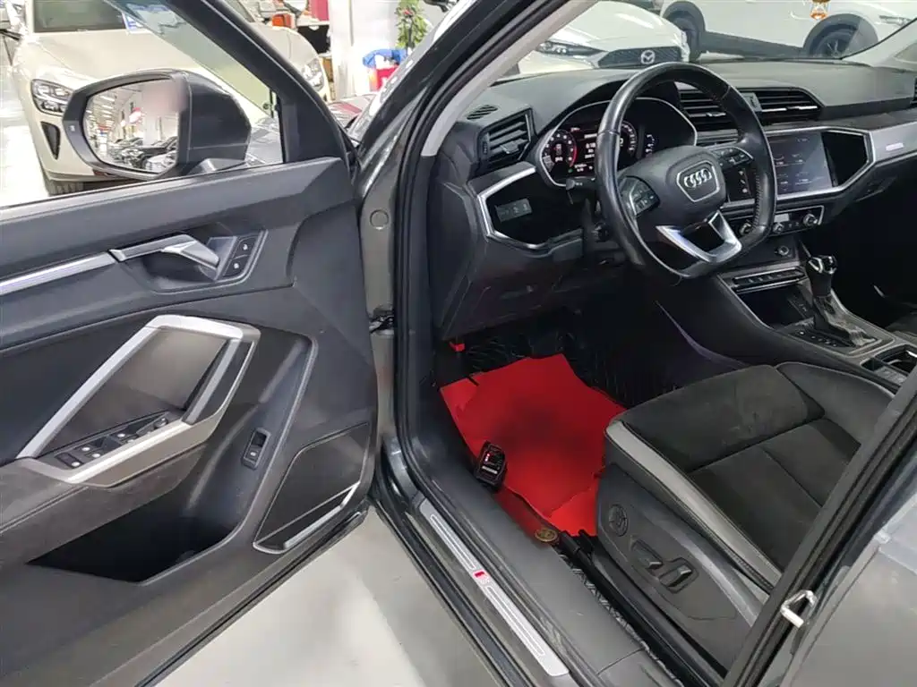 Audi Q3 2020 45 TFSI quattro fashionable and dynamic купить на сайте DeffCars