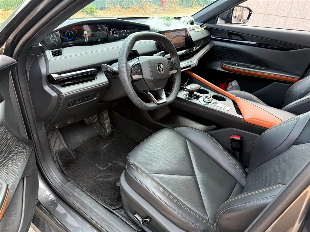 Changan UNI-V 2023 1.5T premium model купить на сайте DeffCars