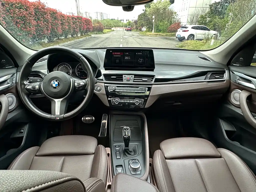 BMW X1 2020 sDrive25Li Leading Model купить на сайте DeffCars