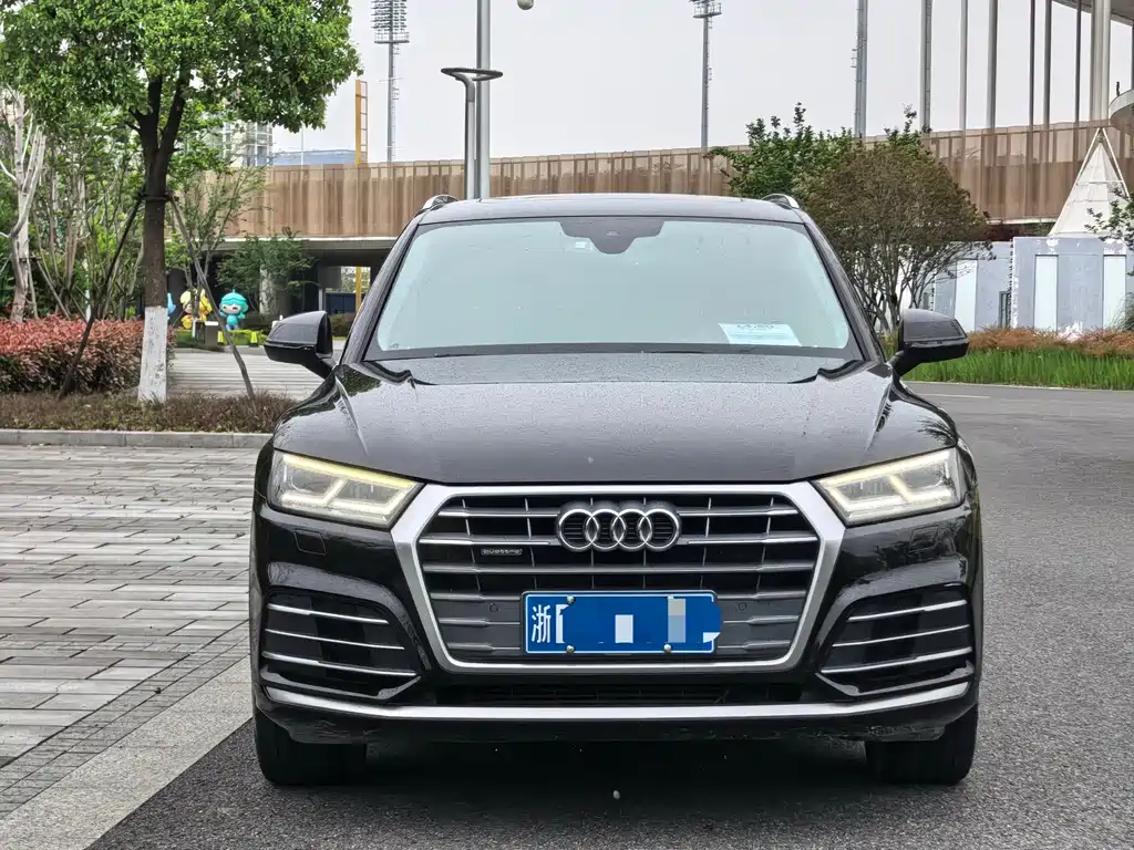 Audi Q5L 2020 40 TFSI enjoys fashionable style купить на сайте DeffCars