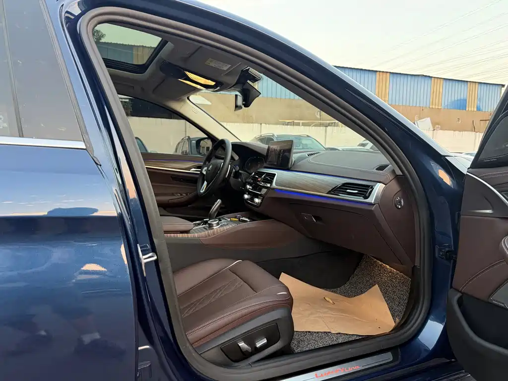 BMW 5 Series 2022 530Li Leading Luxury Package купить на сайте DeffCars