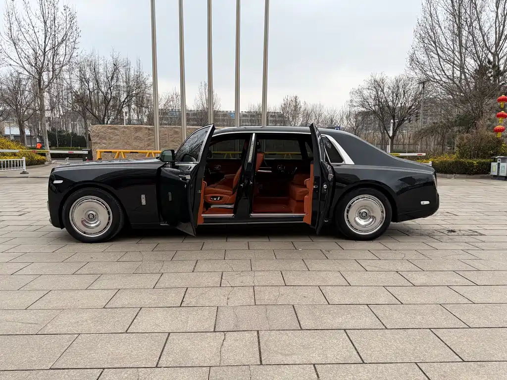 Phantom 2018 6.7T long wheelbase version купить на сайте DeffCars