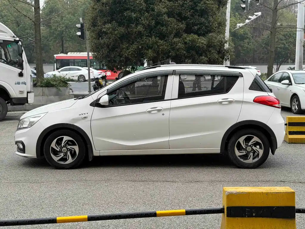 Baojun 310 2017 1.5L automatic fashion model купить на сайте DeffCars