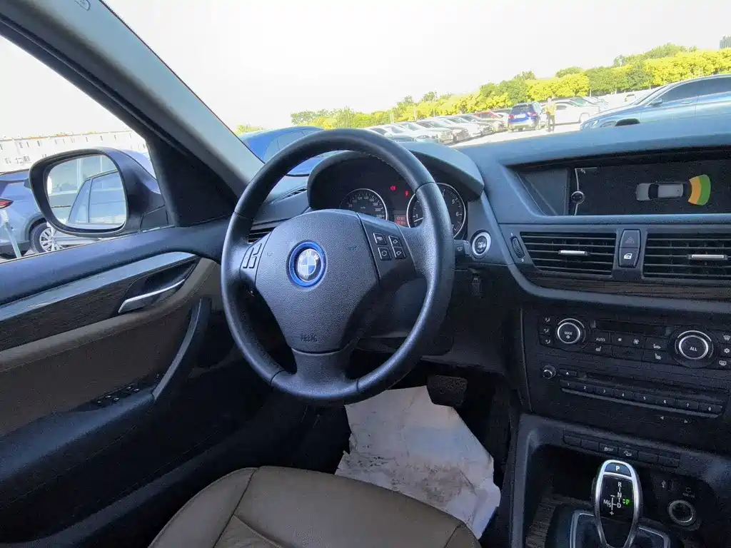 BMW X1 2012 xDrive20i luxury model купить на сайте DeffCars