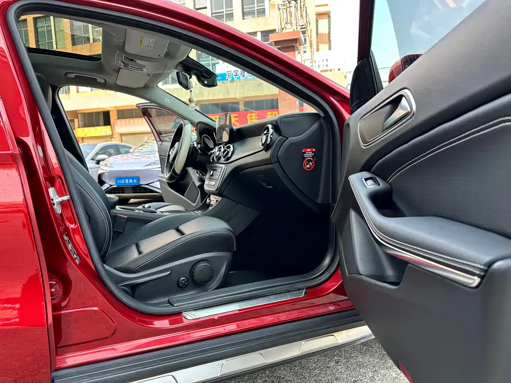 Mercedes-Benz GLA 2018 GLA 200 Fashion Model купить на сайте DeffCars