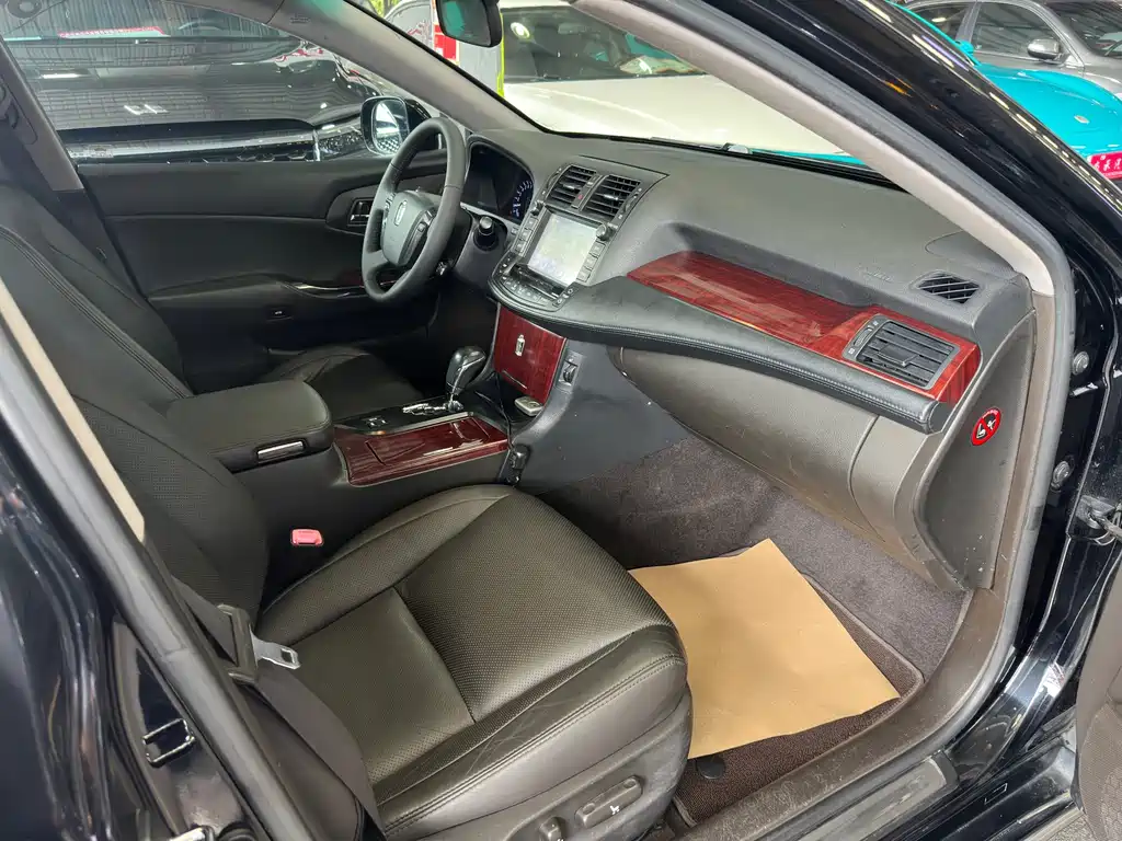 Crown 2011 2.5L Royal leather sunroof special edition купить на сайте DeffCars