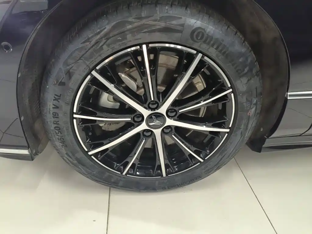 Lantu Chasing Light 2024 PHEV four-wheel drive super long range executive version купить на сайте DeffCars