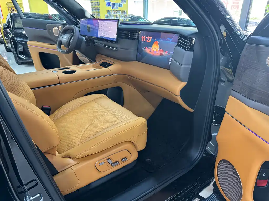 LS8 2026 66 Ultra Luxury Six Seater купить на сайте DeffCars