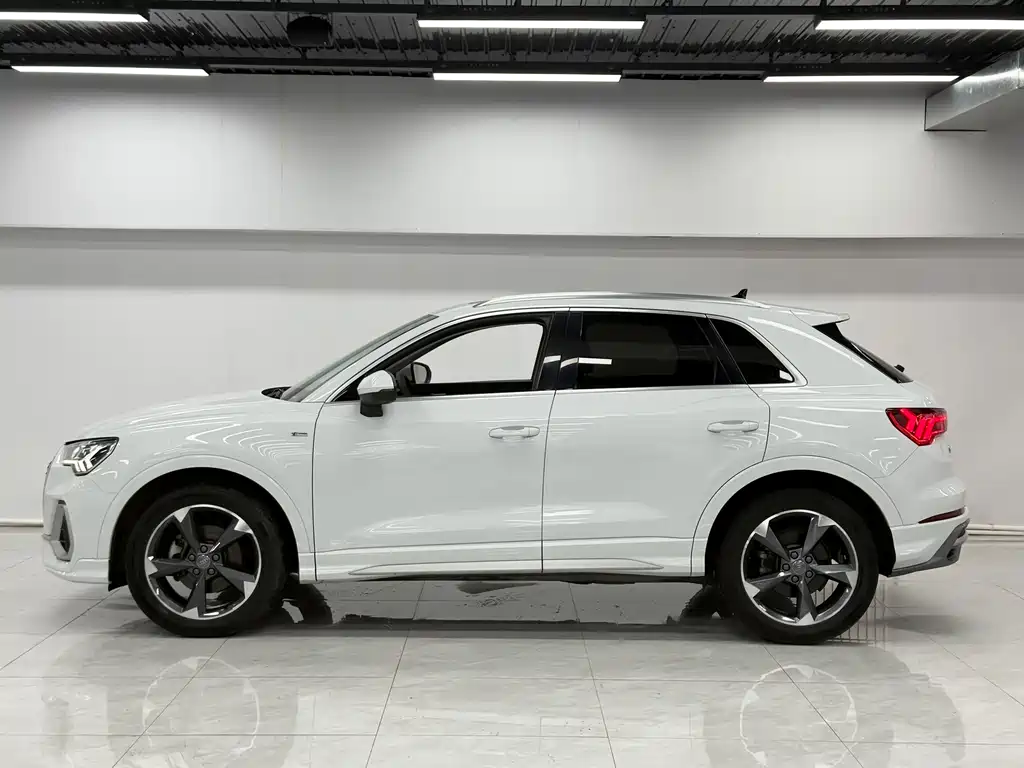 Audi Q3 2022 35 TFSI Fashionable and Dynamic купить на сайте DeffCars
