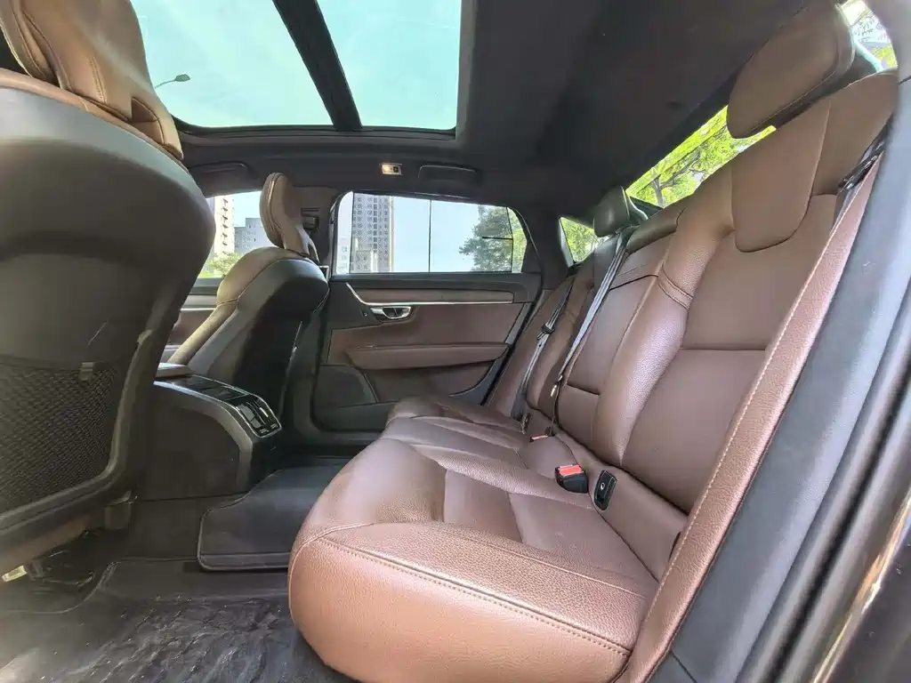 Volvo S90 2021 B5 Zhiyuan Luxury Edition купить на сайте DeffCars