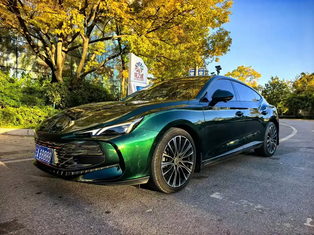 MG7 2023 2.0T Automatic Beauty Hunting Exclusive Edition купить на сайте DeffCars