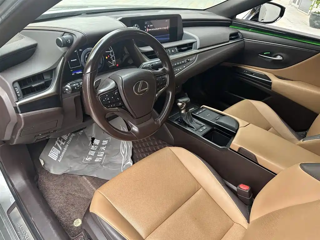 Lexus ES 2020 300h Excellence Edition купить на сайте DeffCars