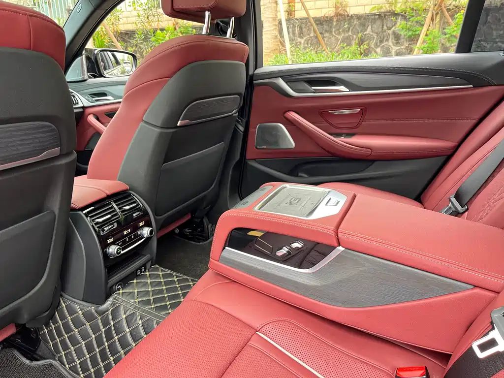 BMW 5 Series 2023 530Li Exclusive M Sports Package купить на сайте DeffCars