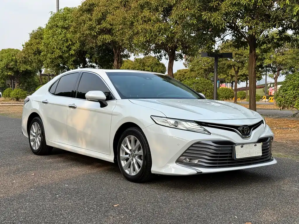 Camry 2018 2.0G Deluxe Edition купить на сайте DeffCars