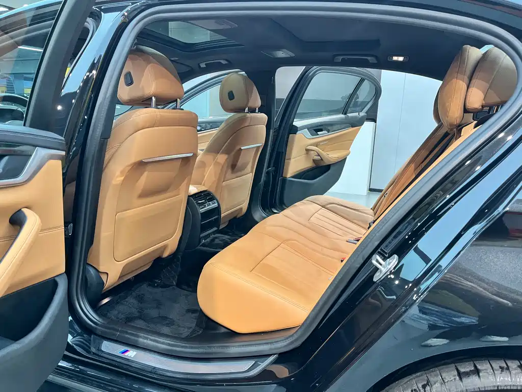 BMW 5 Series 2020 530Li Leading M Sports Package купить на сайте DeffCars