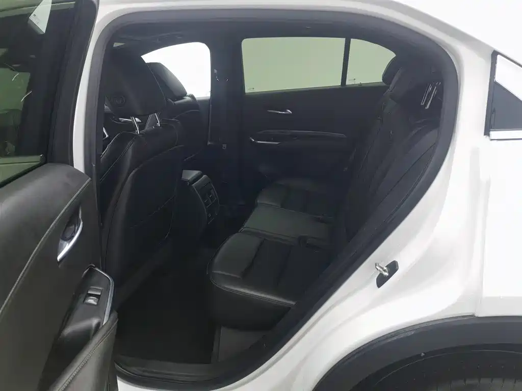 Cadillac XT4 2021 28T two-wheel drive technology купить на сайте DeffCars