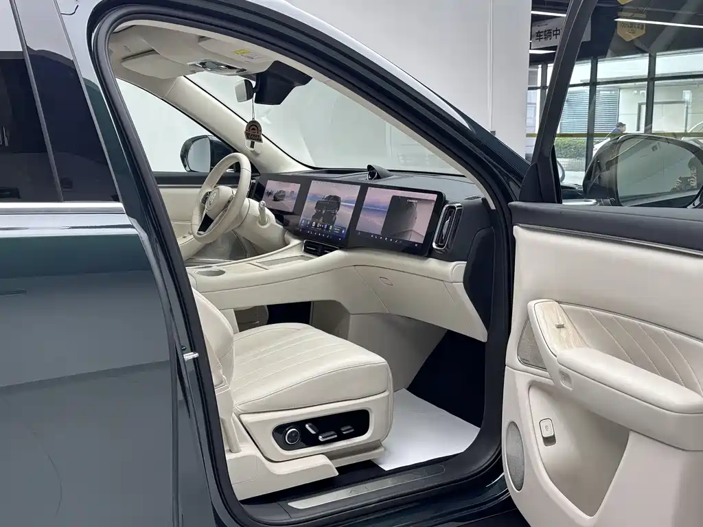 Wenjie M8 2025 extended range Max+ version 53.4kWh 6-seater version купить на сайте DeffCars