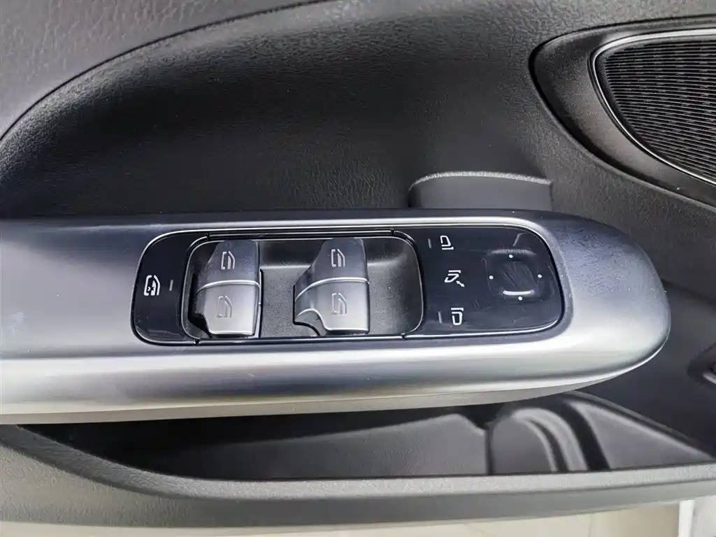奔驰C级 2025款 改款 C 200 L 运动版 купить на сайте DeffCars