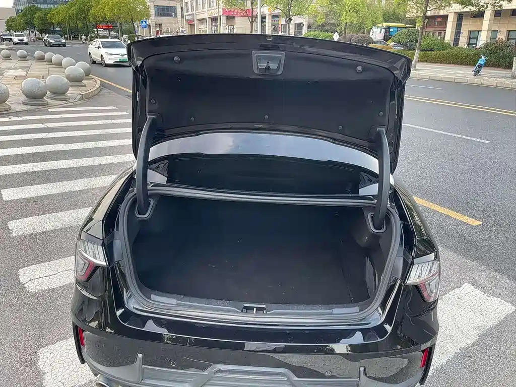 Lynk & Co 03 2019 1.5TD DCT Pro version National VI купить на сайте DeffCars