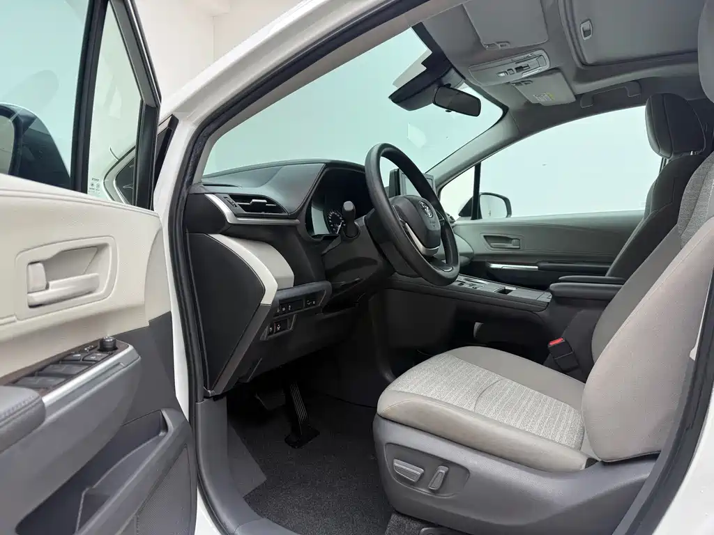 SIENNA 2023 2.5L Hybrid Comfort Edition купить на сайте DeffCars
