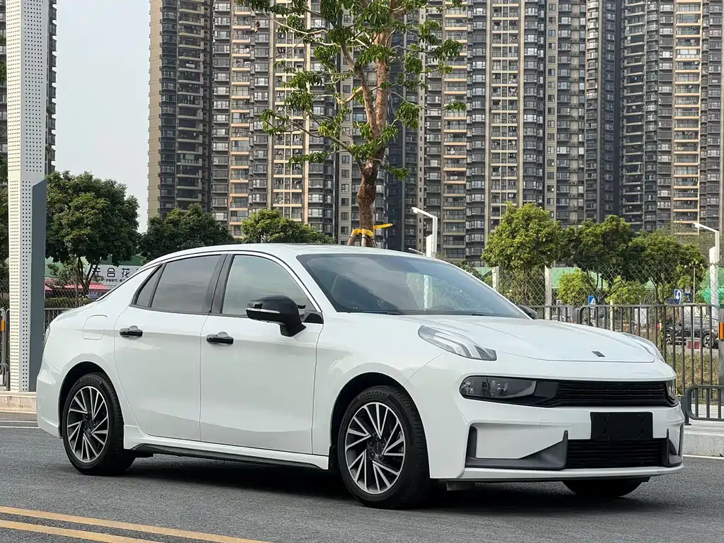 Lynk & Co 03 2022 1.5TD DCT Pro купить на сайте DeffCars