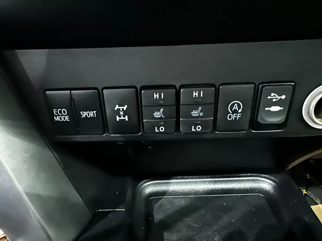 RAV4 Rongfang 2016 2.5L automatic four-wheel drive elite version купить на сайте DeffCars