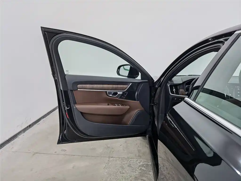 Volvo S90 2021 B5 Zhiyuan Luxury Edition купить на сайте DeffCars