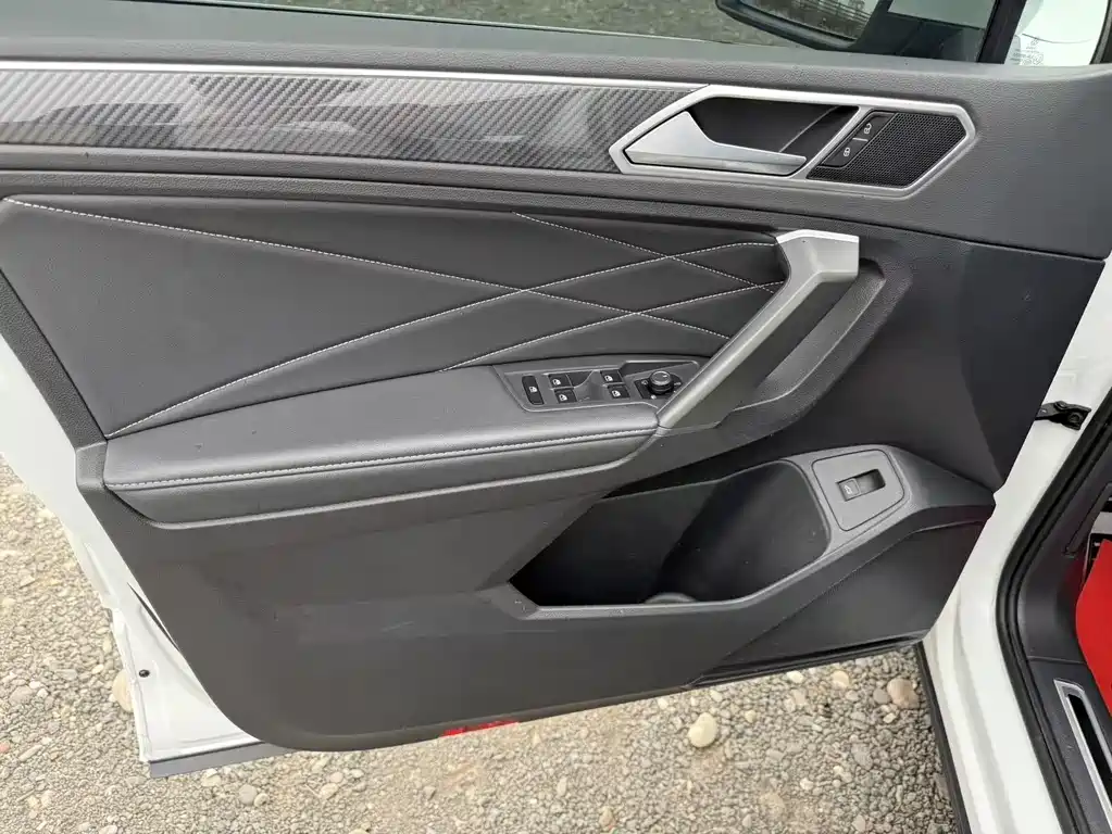 Tiguan L 2024 330TSI automatic two-wheel drive R-Line version купить на сайте DeffCars