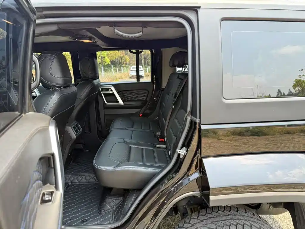 Beijing off-road BJ40 2023 2.0T automatic four-wheel drive city hunter version knight type купить на сайте DeffCars