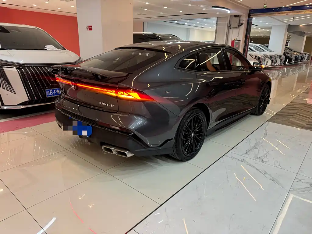 Changan UNI-V 2024 1.5T exclusive model купить на сайте DeffCars