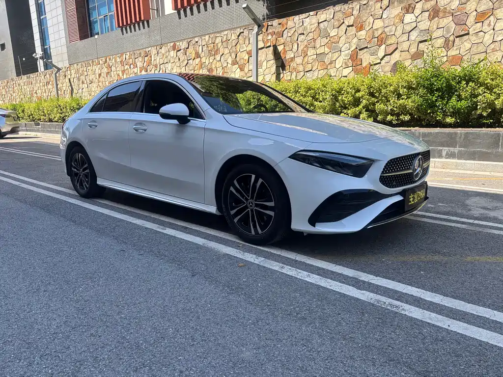 Mercedes-Benz A-Class 2023 A 200 L Dynamic купить на сайте DeffCars