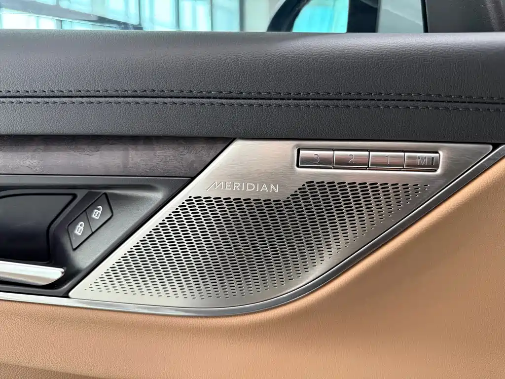 Jaguar XFL 2025 2.0T P250 two-wheel drive exclusive luxury version купить на сайте DeffCars