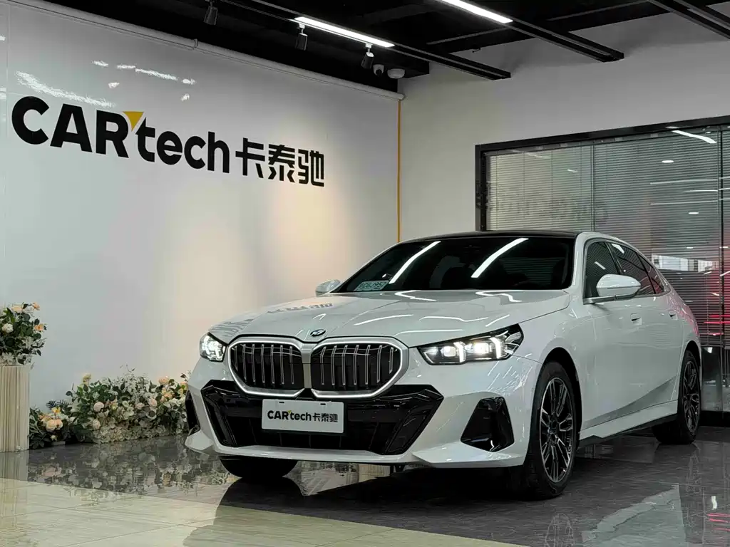 BMW 5 Series 2026 530Li Leading M Sports Package купить на сайте DeffCars