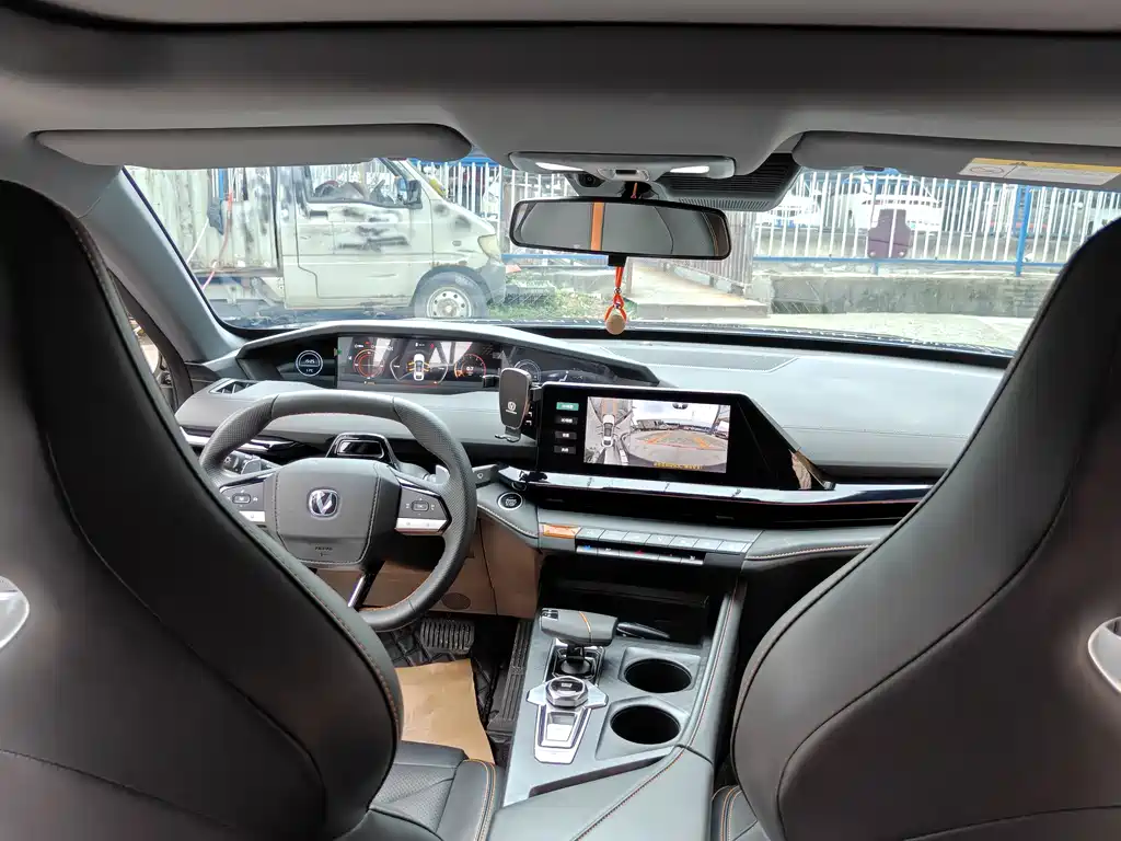 Changan UNI-V 2024 1.5T exclusive model купить на сайте DeffCars