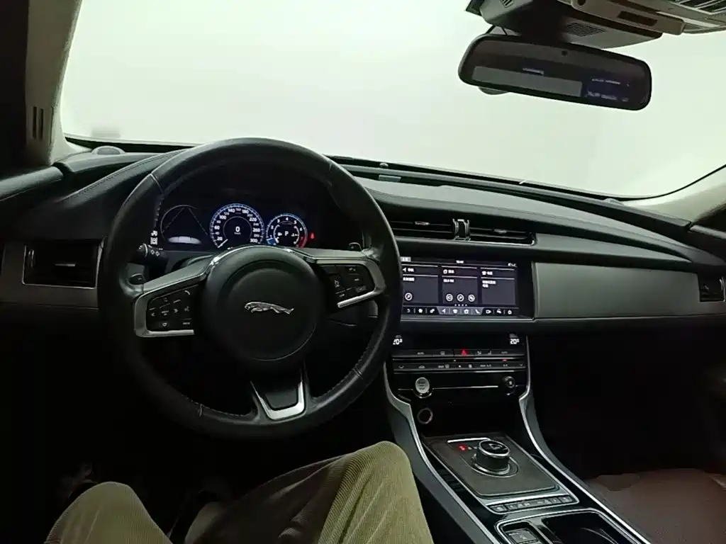 Jaguar XFL 2020 XFL 2.0T P250 four-wheel drive exclusive edition купить на сайте DeffCars